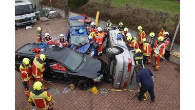 Gemeinsame Ausbildung vom DRK-Rettungsdienst und der Feuerwehr. (Foto: privat)