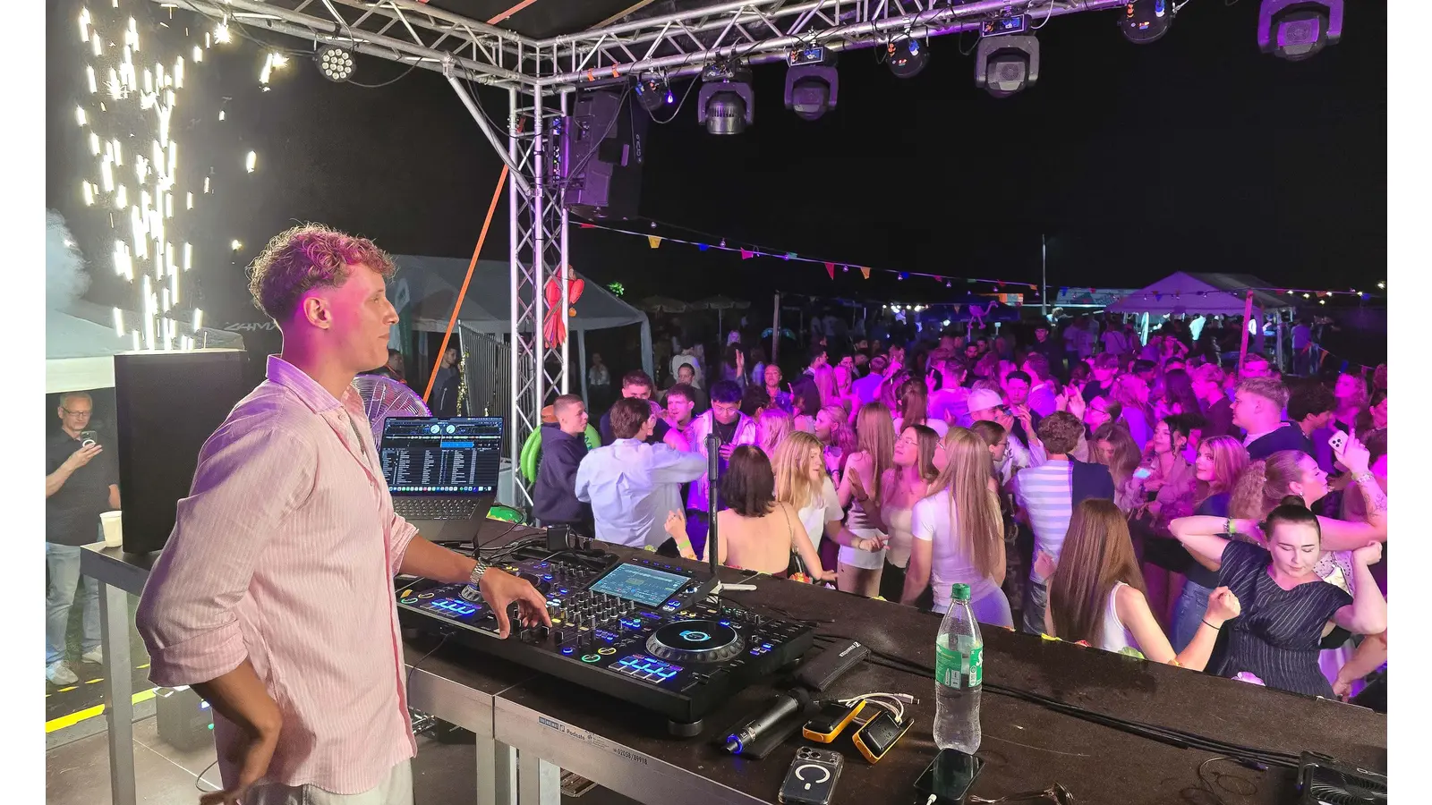 Luca Schmidt alias DJ Luca begeisterte vor zwei Wochen mit der Ibiza-House-Party an den Kronenwerken. Am Samstag legt er ab 21 Uhr bei der DJ Summer Night auf. Foto: Johannes Pietsch (Foto: jp)