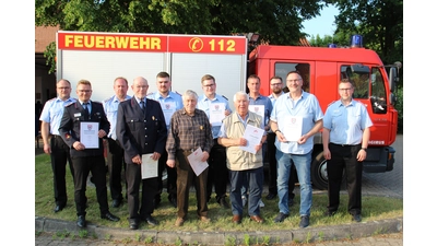 Bei der Jahreshauptversammlung wurden zahlreiche Personen geehrt und befördert. (Foto: privat)