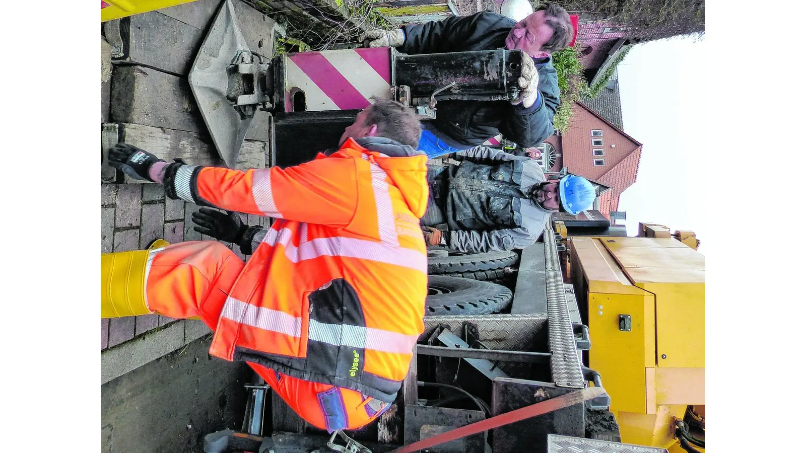 Zuletzt war doch noch ein wenig Handarbeit notwendig (Foto: al)