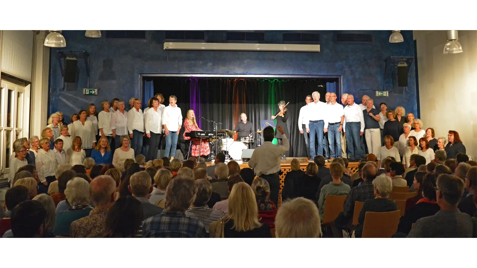 Das Publikum verfolgte einen mitreißenden Abend.  (Foto: Oldewage)