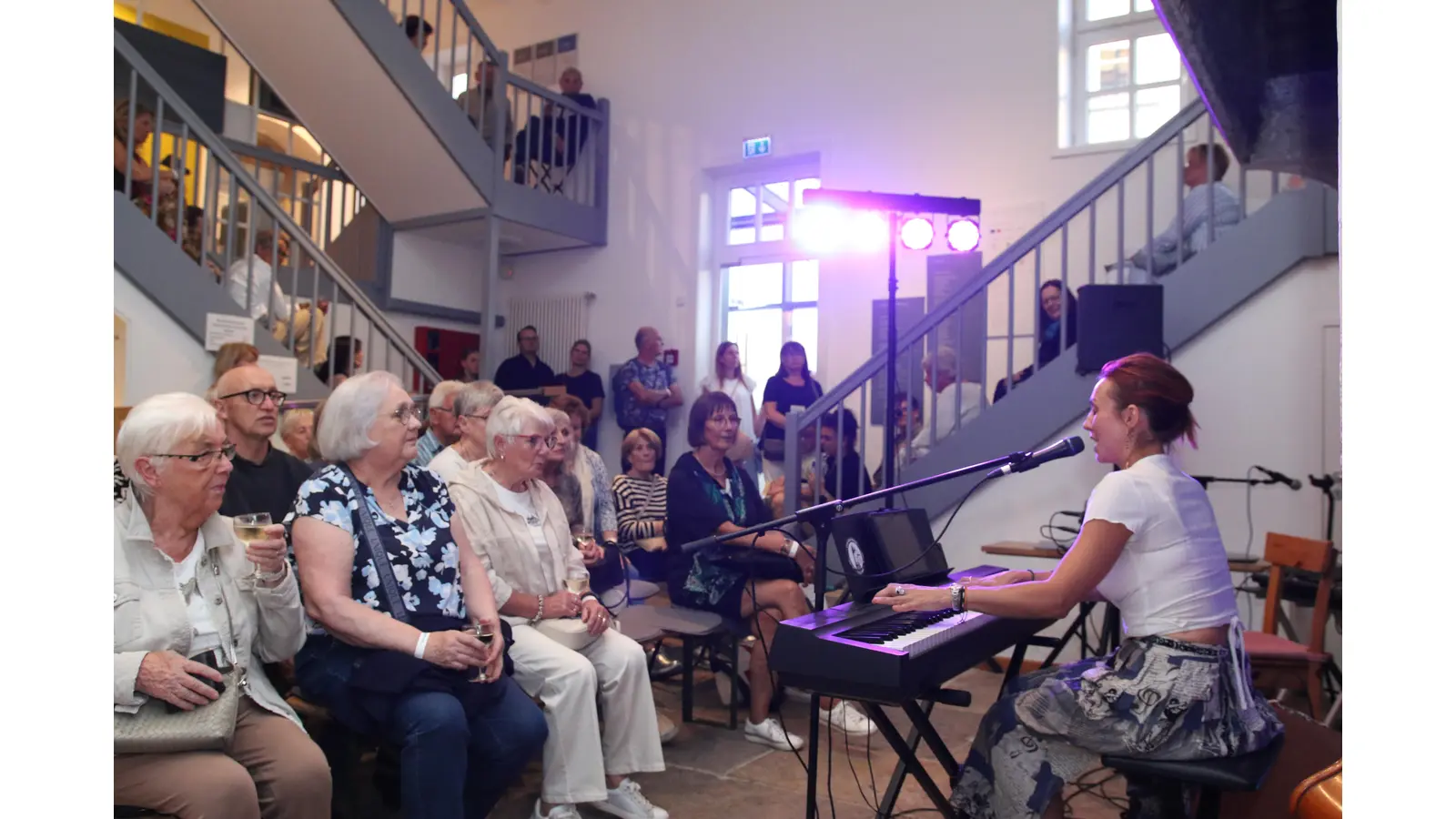 Die Musikerin „Tetiana” erntet beim Auftritt im Museum viel Applaus. (Foto: bb)