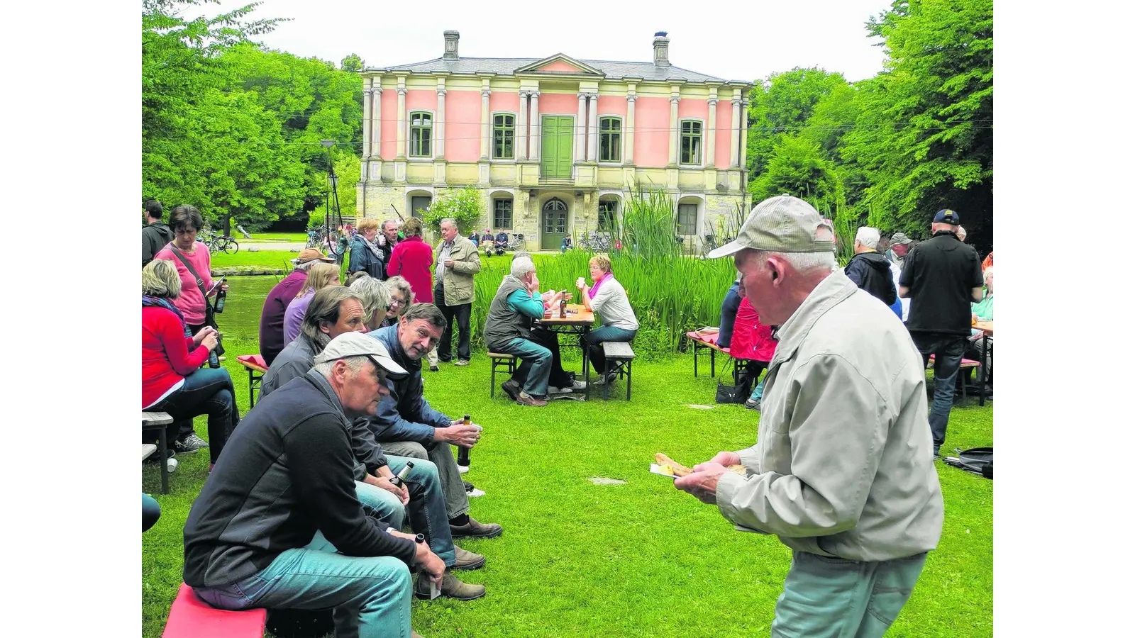 Andacht vor historischer Kulisse im Jagdschloss (Foto: wtz)