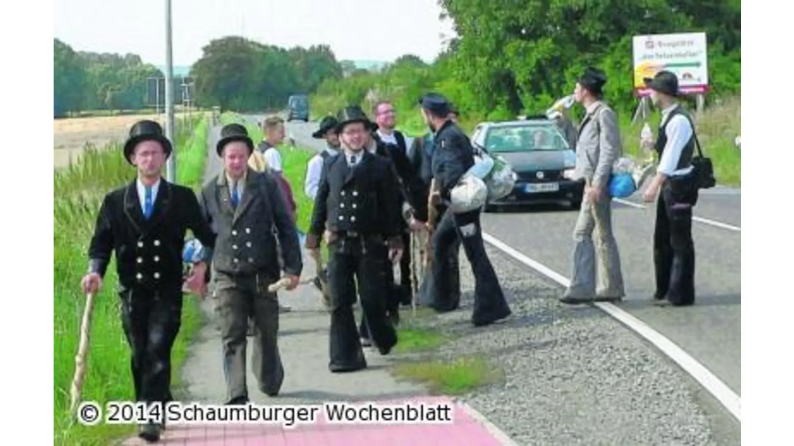 Auf dem Ortsschild ein letzter Blick in die Ferne (Foto: al)