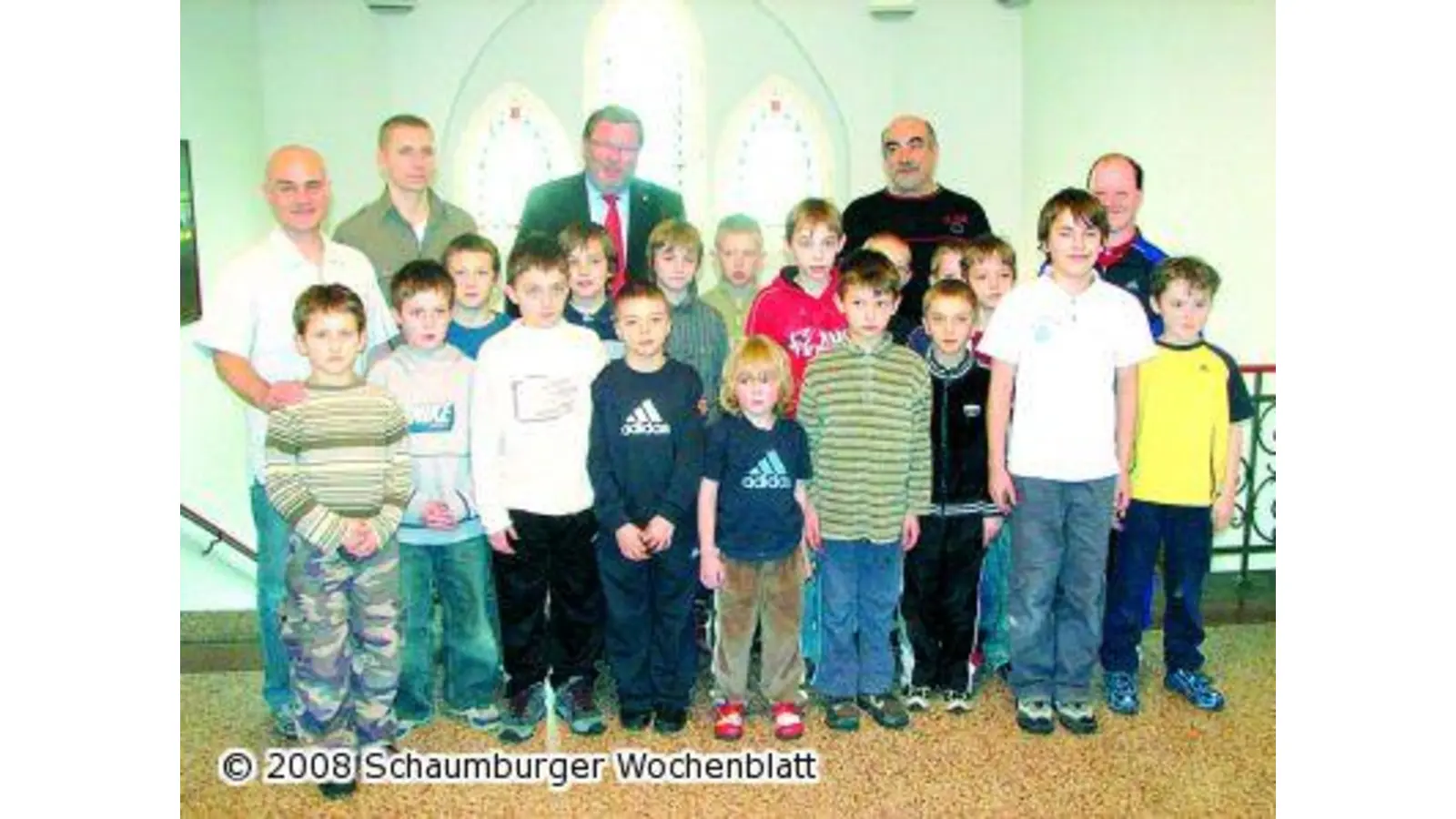 Junge Kunstturner im Rathaus empfangen (Foto: km)