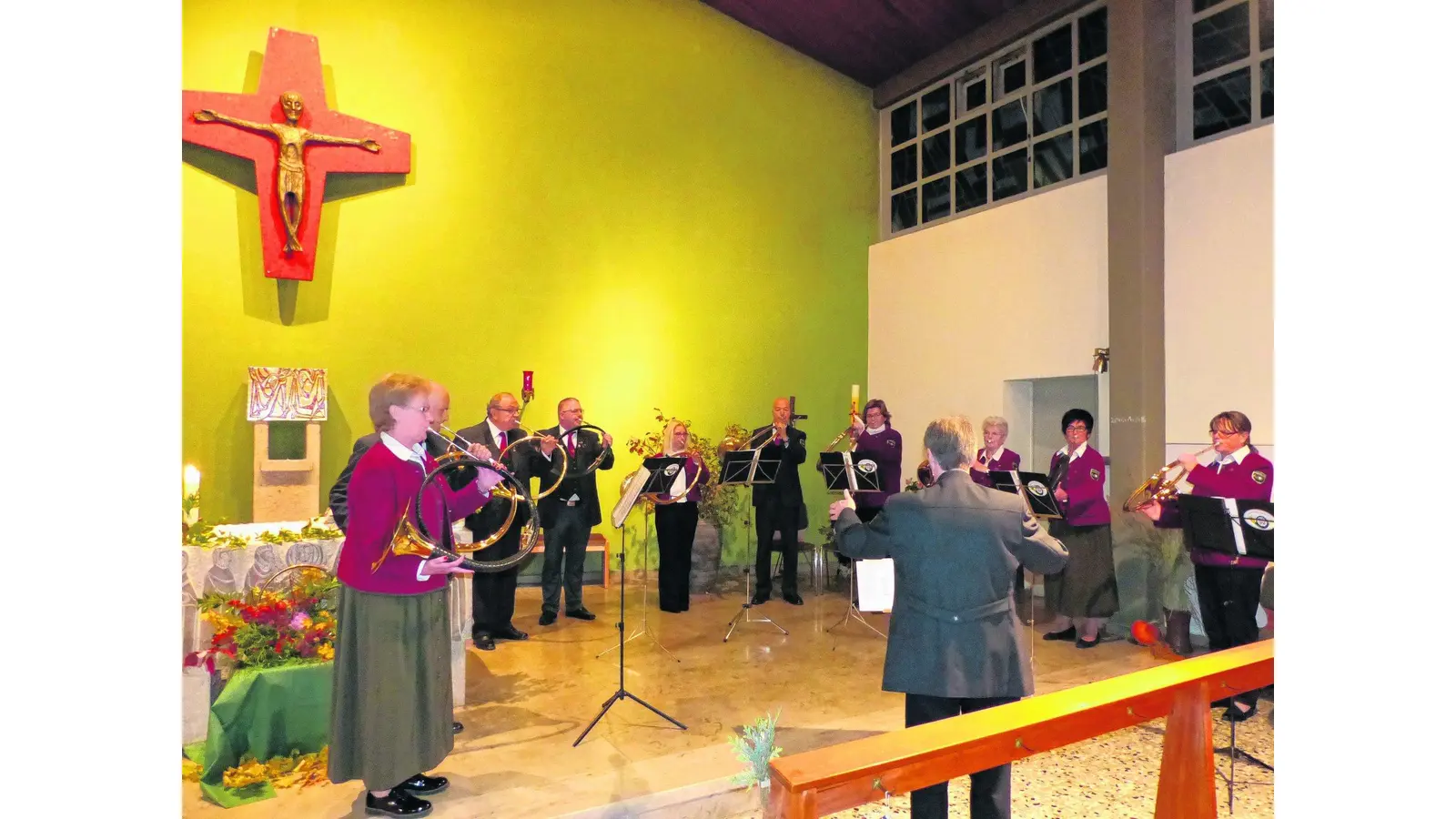 Hörnerklang vor dem Altar (Foto: al)