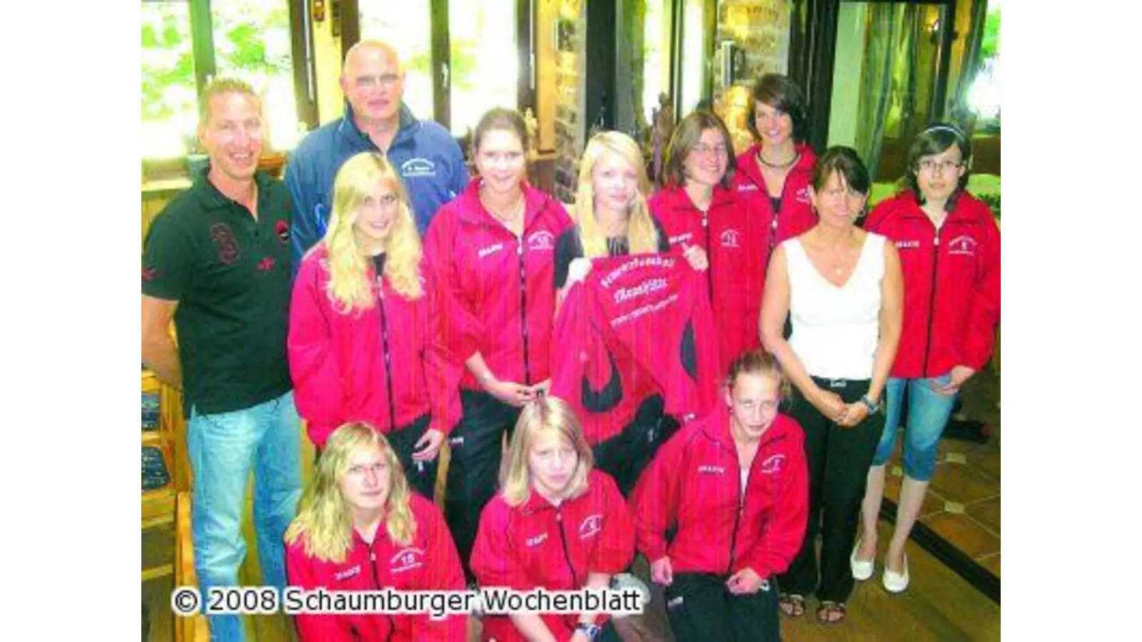 Trainingsanzüge für kickende Damen und B-Junioren (Foto: red)