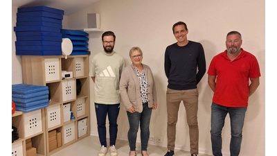 Michael Braunert, Christel Struckmann, Christian Krohn und Jens Puppich beschließen die Kooperation beider Sportverein aus Exten und Krankenhagen.  (Foto: privat)