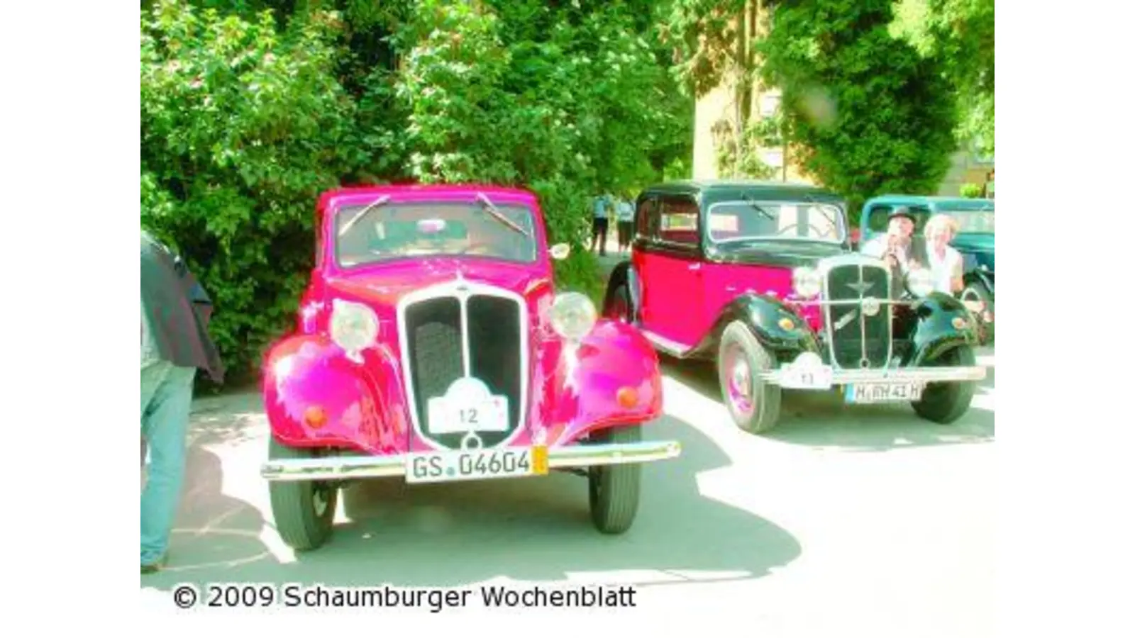 Autonarren in tollkühnen schmucken Kisten (Foto: nb)