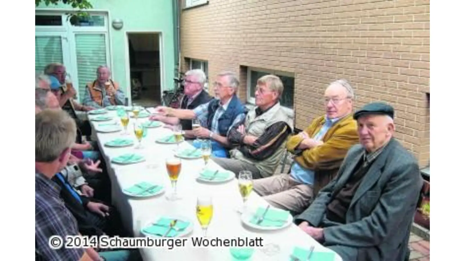 Große Runde trifft sich zum leckeren Wildschweinessen (Foto: em)