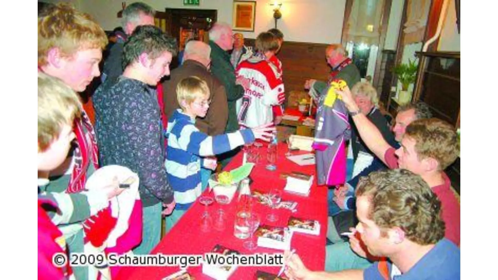 Scorpions-Fans erleben Eishockeycracks hautnah (Foto: red)