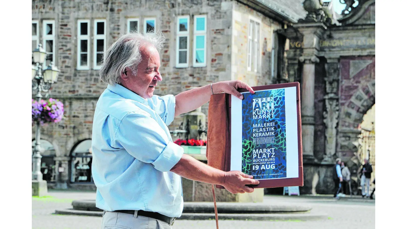 Moreno Ciotti im Sommer dieses Jahres, als seine Idee eines Kunstmarktes endlich Realität wurde: „Ich bedanke mich bei allen, die dieses Event zu dem gemacht haben, was es nun ist – ein bunter Fleck im Herzen der Stadt!“ (Foto: nh)