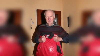 Über 35 Jahre ist Wilhelm Kläfker als Vorsitzender des Schiedsrichter-Ausschusses aktiv.  (Foto: bb)