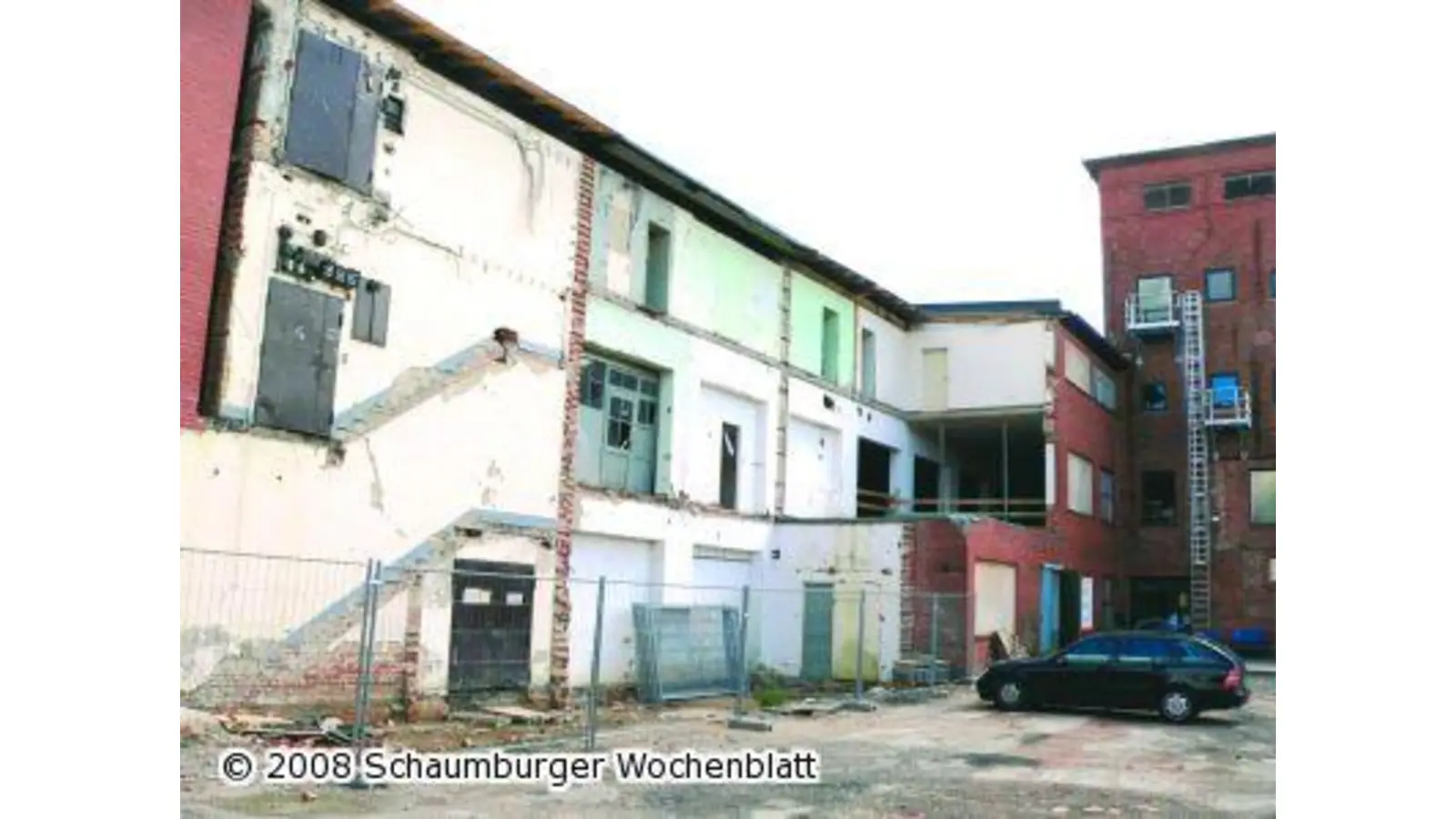 Noch wartet das Gebäude auf ein neues Kleid (Foto: al)