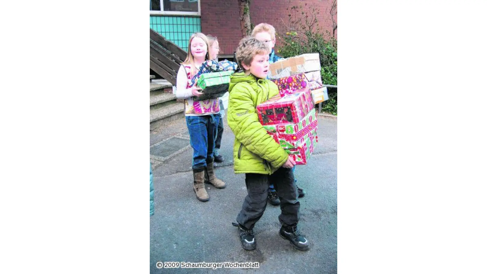 Kinder beschenken Kinder (Foto: jl)