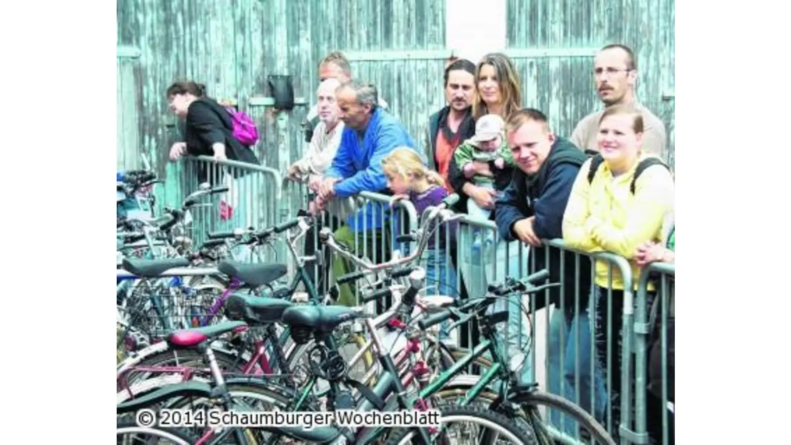 In der Fußgängerzone werden die Fundsachen meistbietend versteigert (Foto: red)