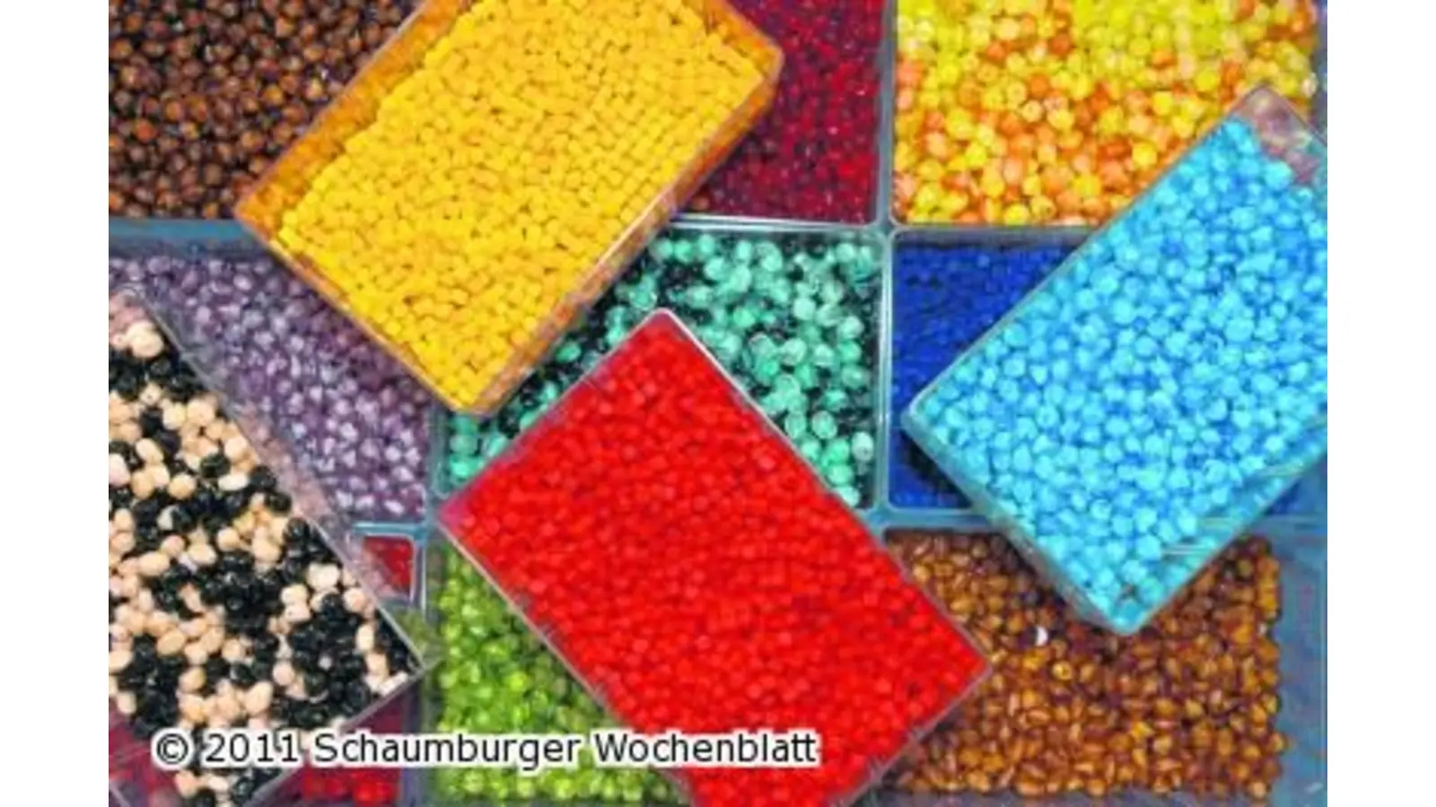 Kinder basteln im Advent gemeinsam (Foto: red)