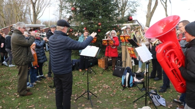Meerbrass eröffnet musikalisch den 23. Adventsbasar.  (Foto: gi)