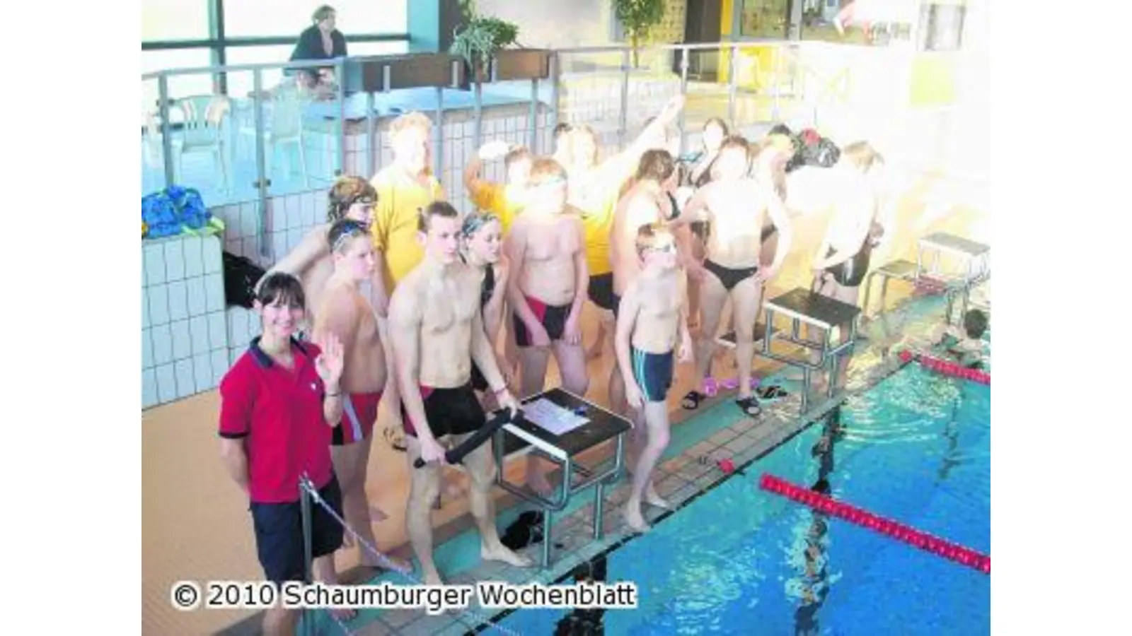 Wasserratten ziehen beim Abschwimmen die letzten Bahnen für ein halbes Jahr (Foto: red)