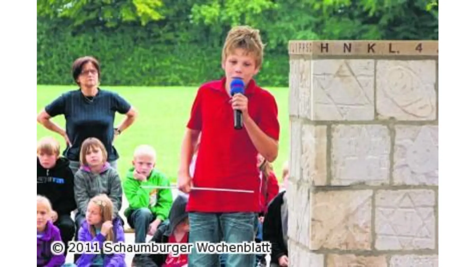 Grundschüler erinnern mit Stele an Gerda Philippsohn (Foto: jl)