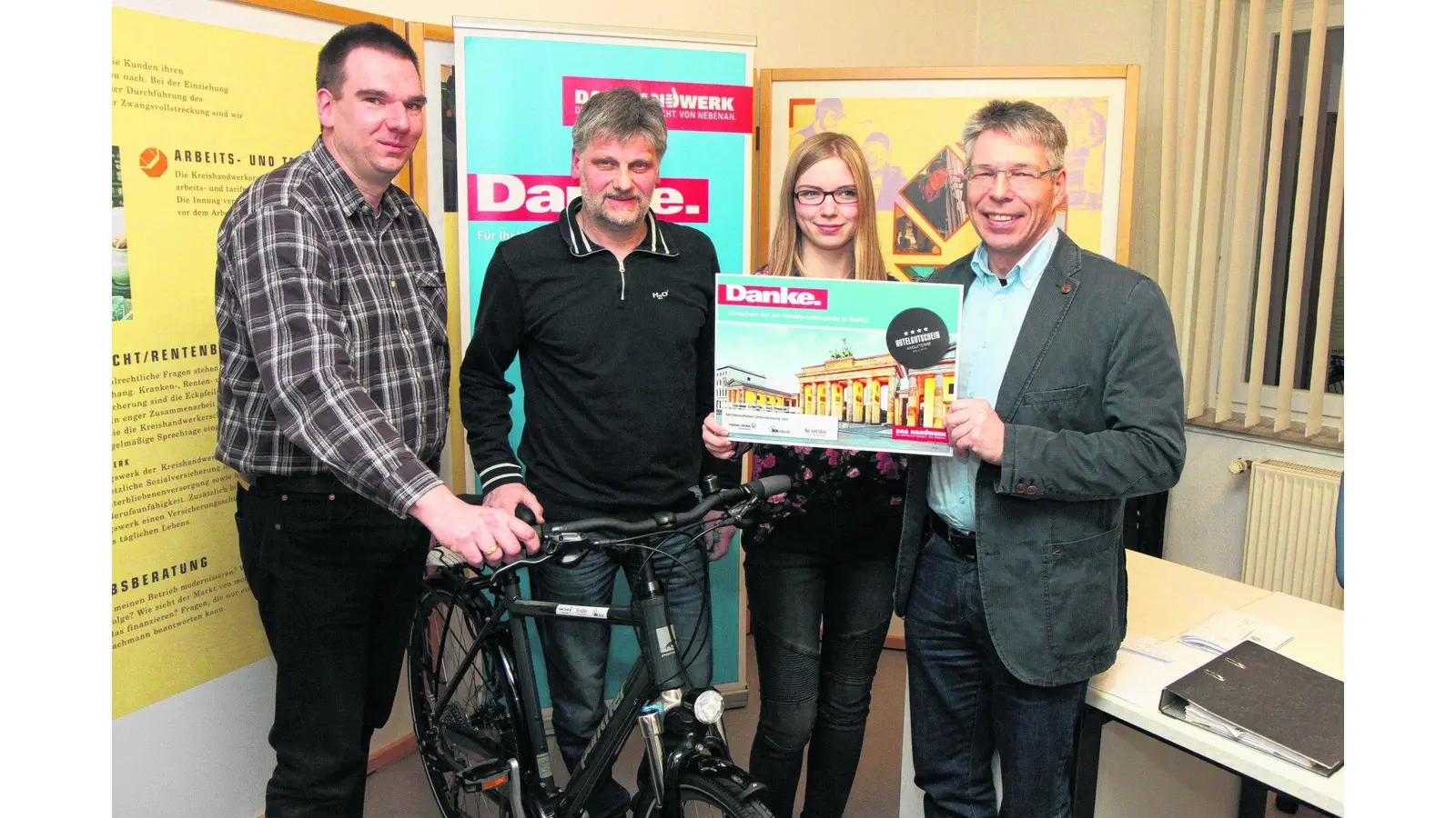 Kreishandwerkerschaft übergibt Hauptpreise (Foto: red)