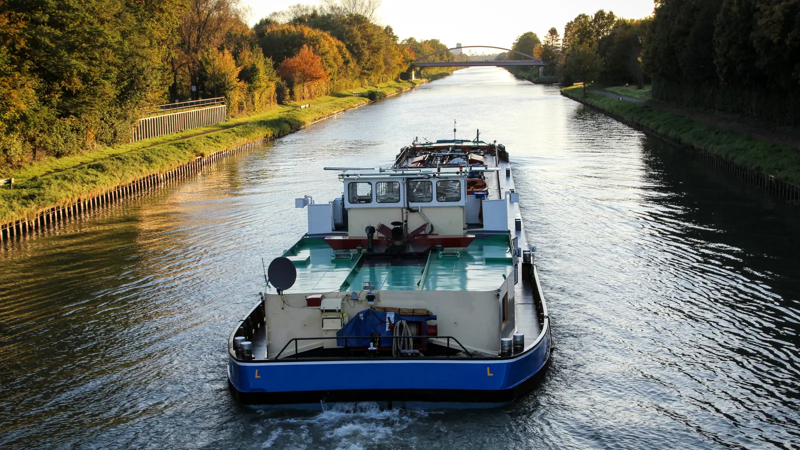 Symbolbild: Schiff auf dem Mittellandkanal. (Symbolbild: Adobe Stock)