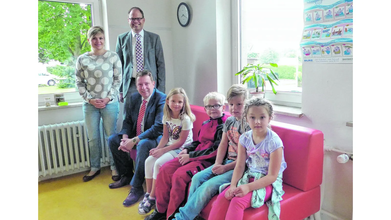 Ein rotes Sofa für junge Leseratten (Foto: al)
