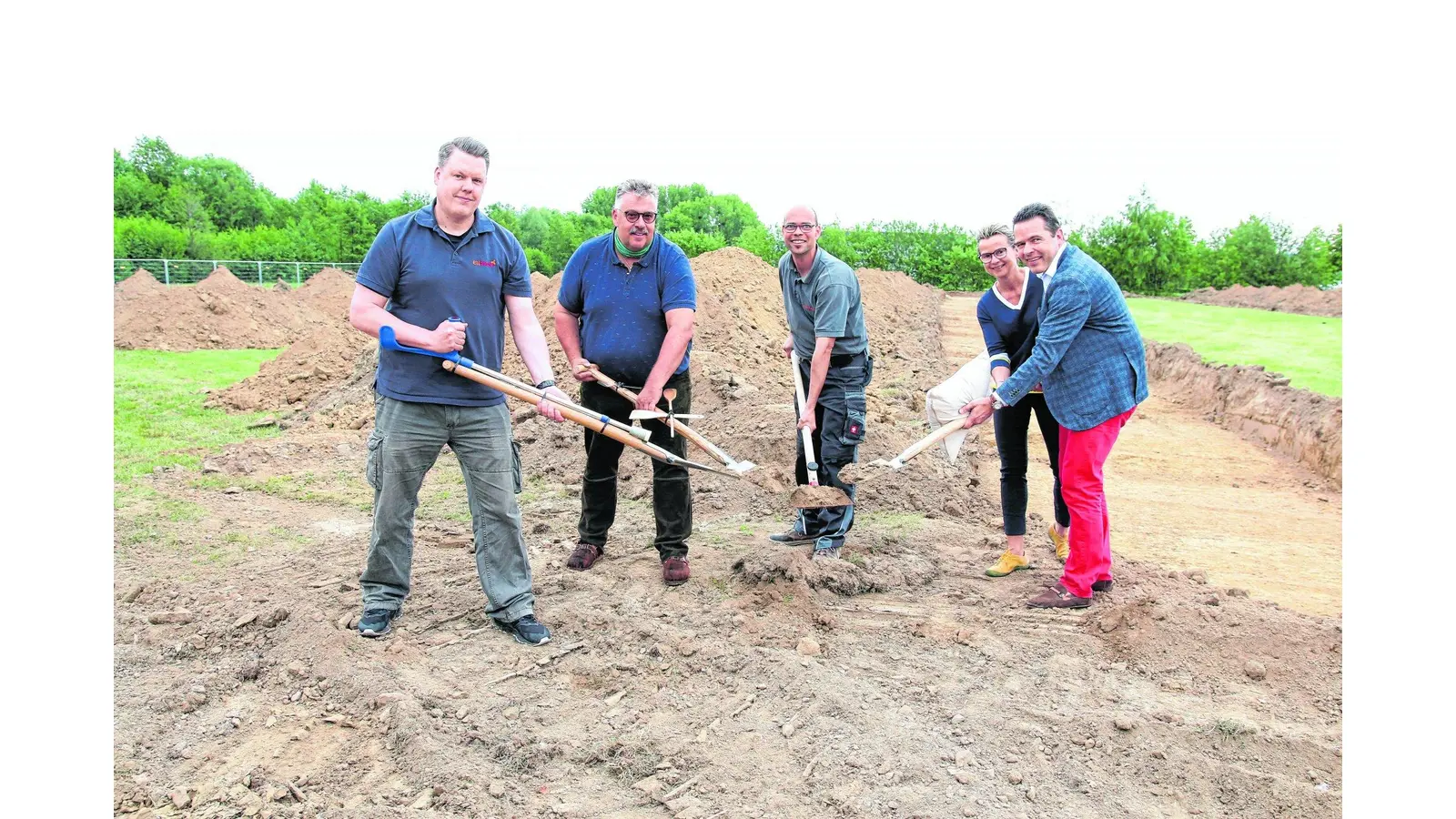 Erster Spatenstich für neues Dienstleistungszentrum am Helweg (Foto: red)
