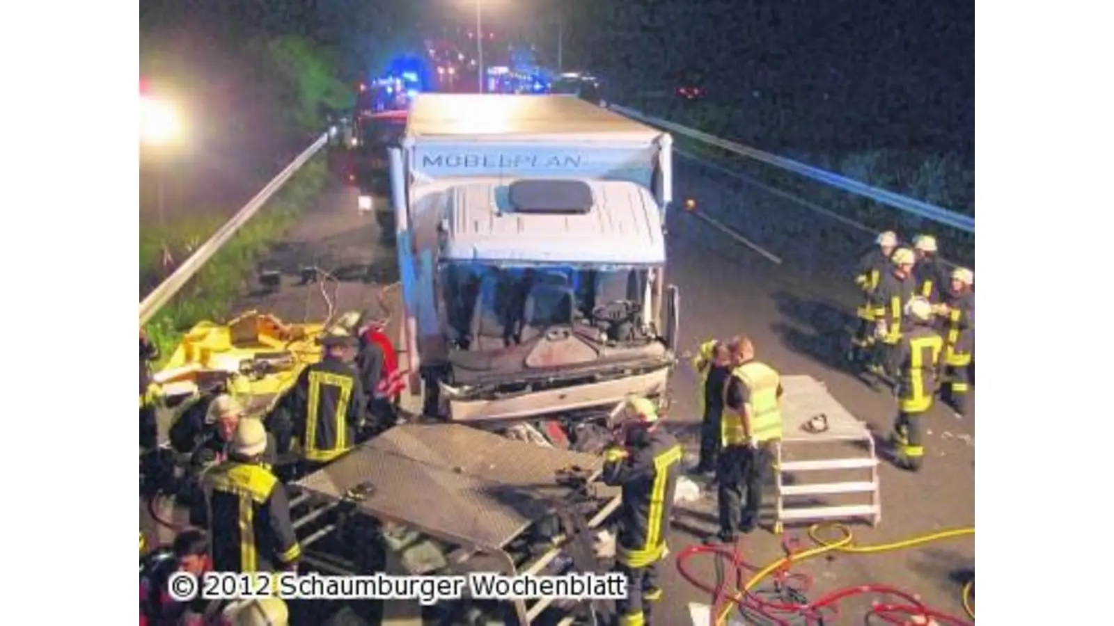 Kleinlaster prallt in Sattelzug (Foto: al)