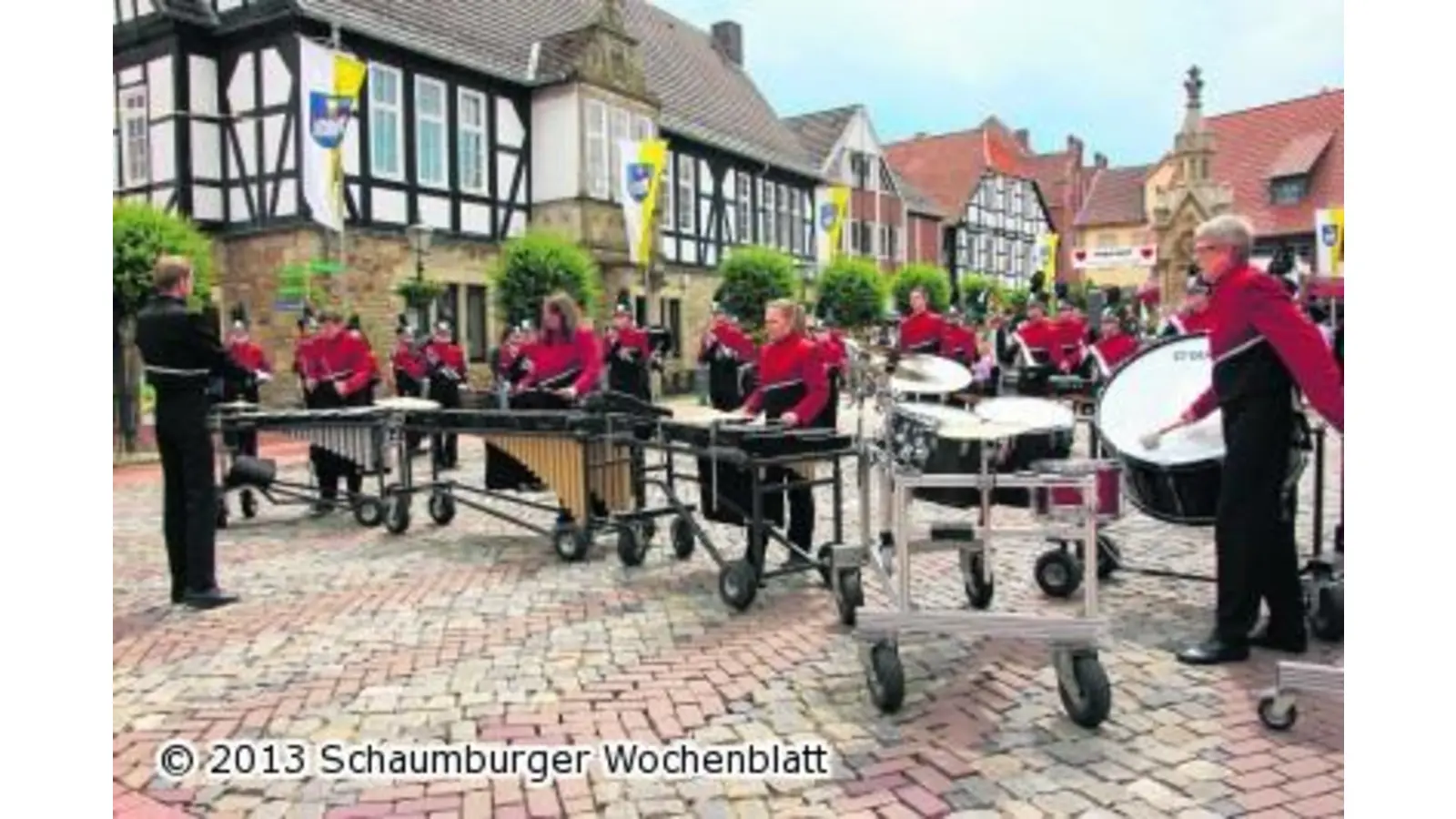 Mit Riesenbrezel und wackelndem Fuchs ziehen die Bürgerschützen los (Foto: red)