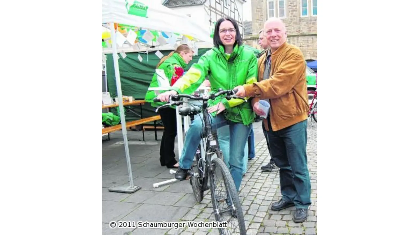 Rauf auf das Fahrrad und dann ab zur Arbeit (Foto: red)