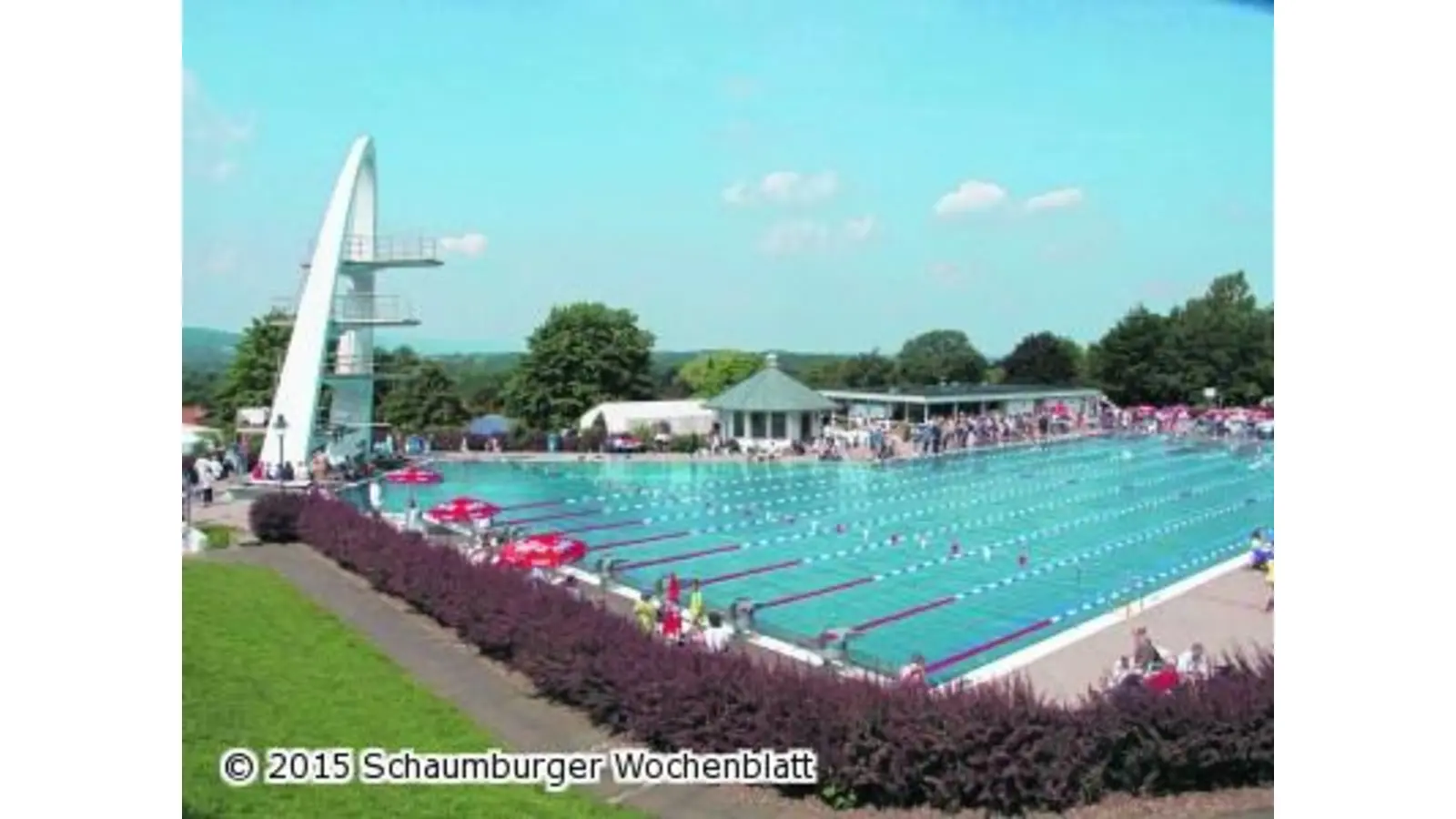 Es wird richtig voll beim Schwimmfest im Bergbad (Foto: ste)