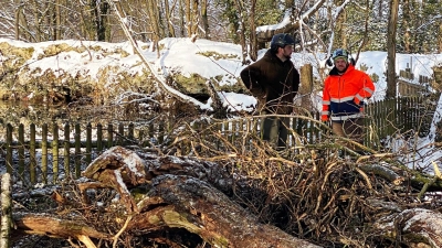 Die Pflegearbeiten am Krater werden auch bei winterlichem Umfeld fortgesetzt. (Foto: gk)