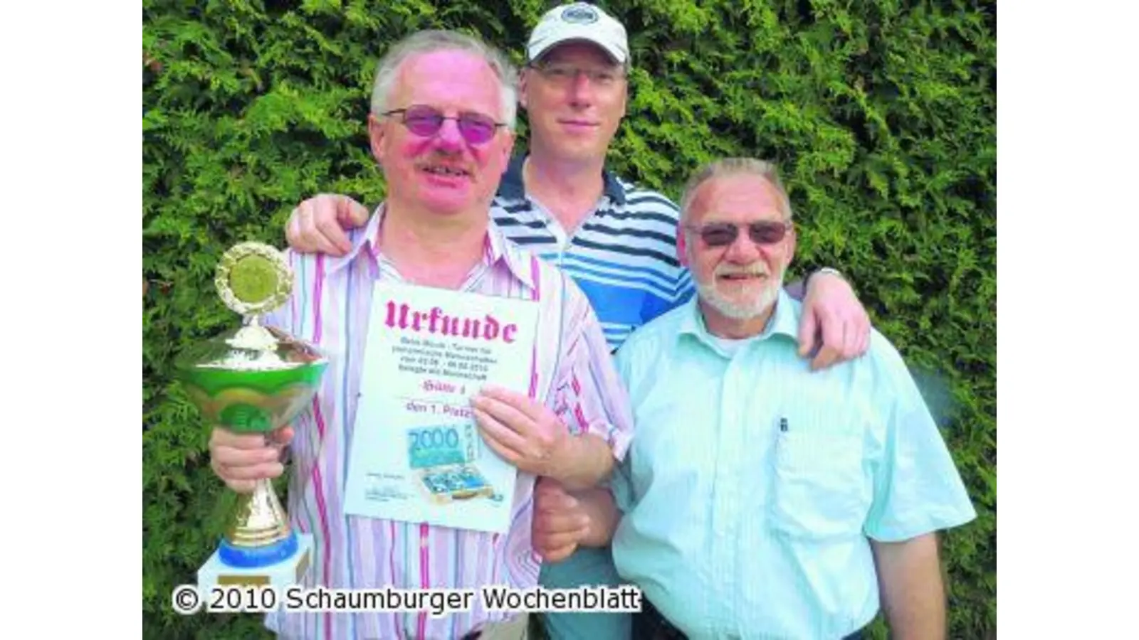 Heinz Grabbe stiftet neuen Pokal (Foto: red)