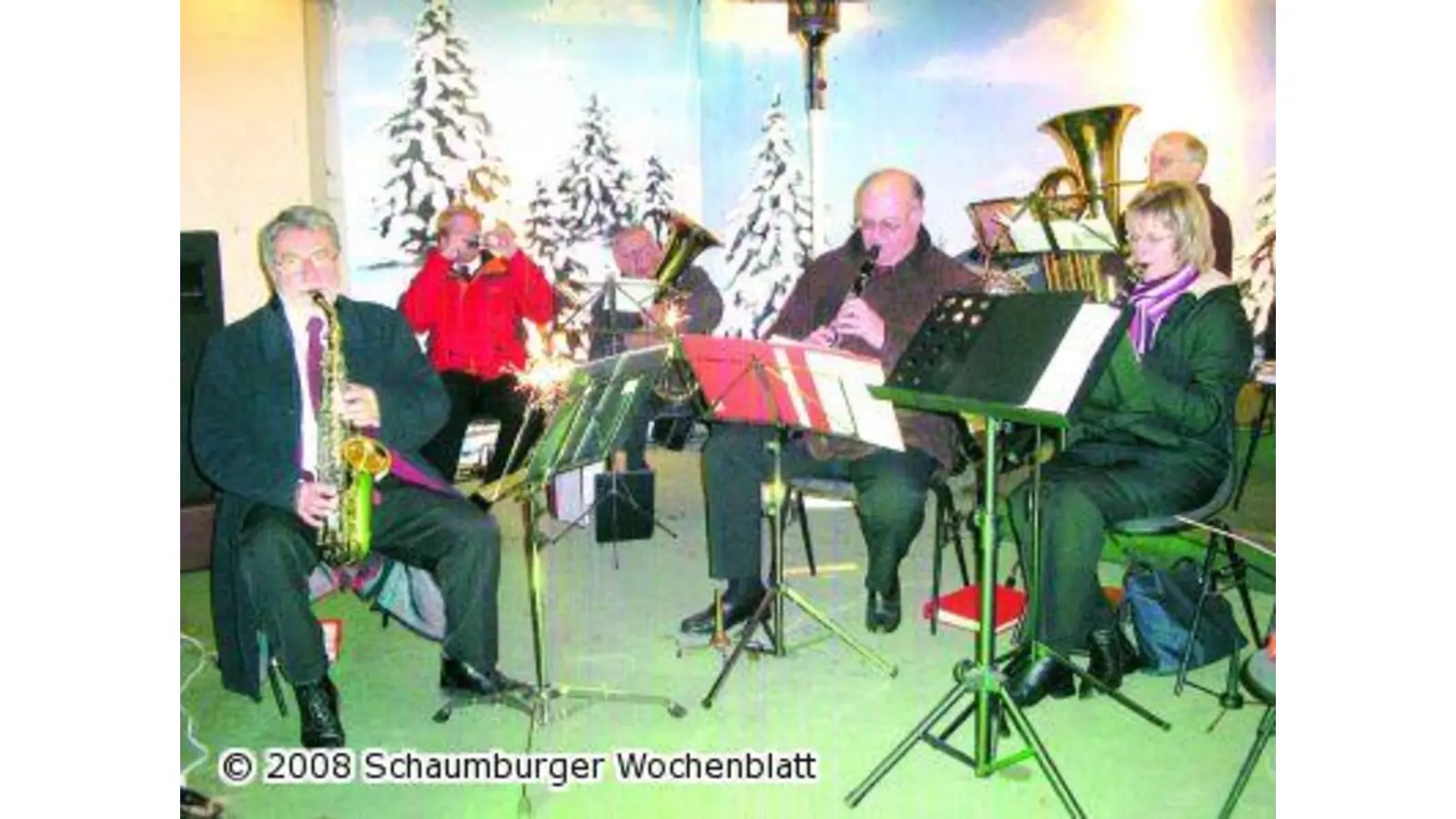 Drei Könige auf Stelzen im Kurpark (Foto: red)