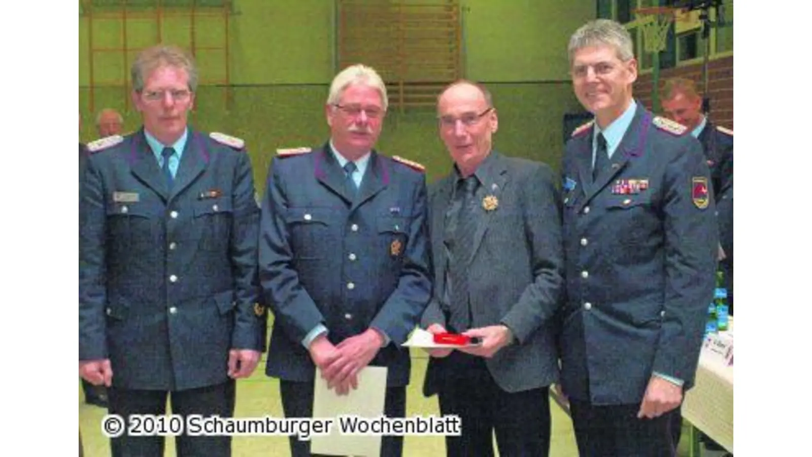 Karl-Heinz Nothold erhält das Ehrenkreuz in Gold (Foto: gi)