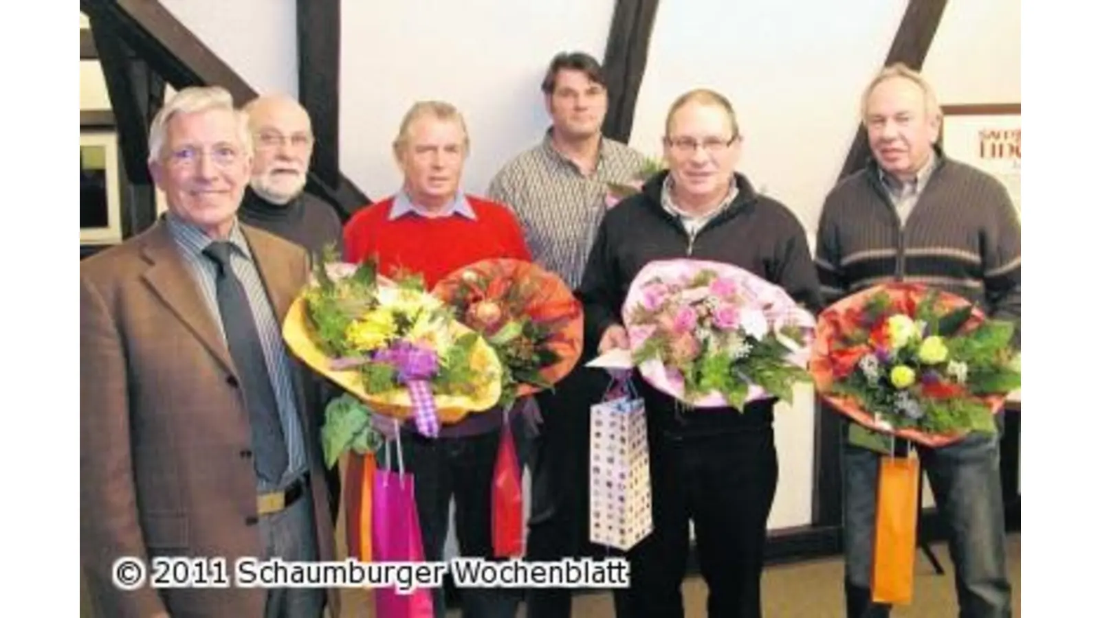Blumen und Geschenke zum Abschied (Foto: bt)