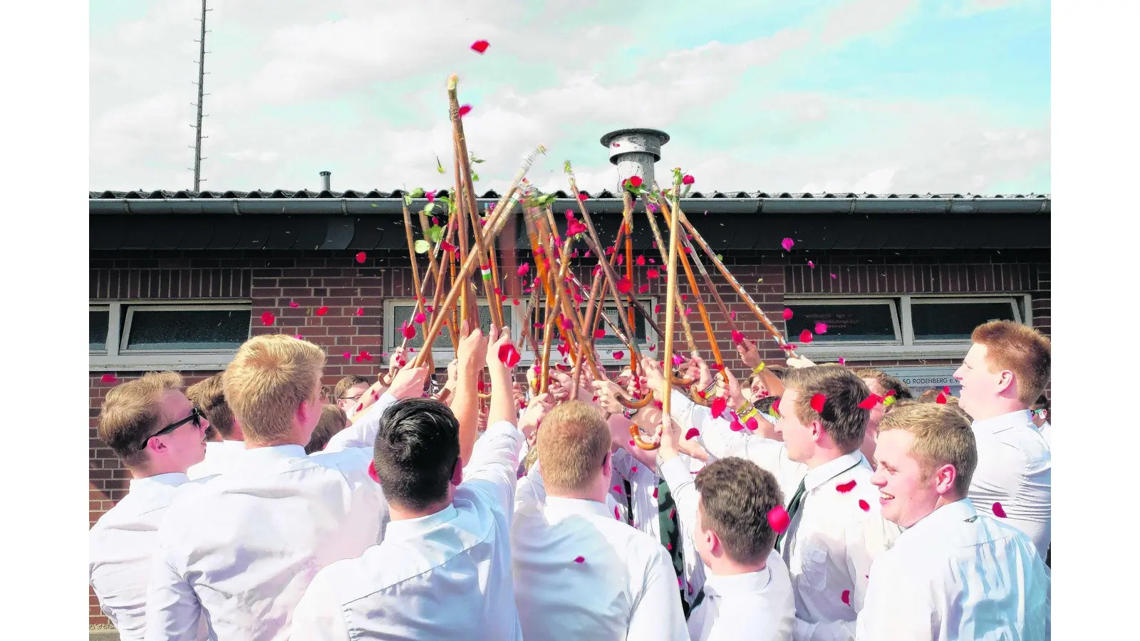 Für den Jungschützenkönig ein Blütenmeer (Foto: red)