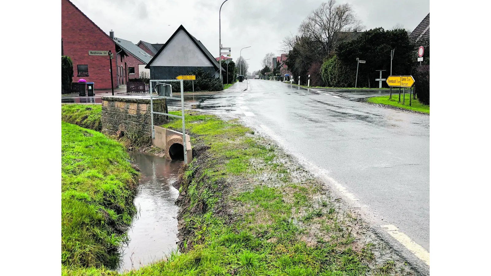 Pfützen werden zu Seen (Foto: nh)