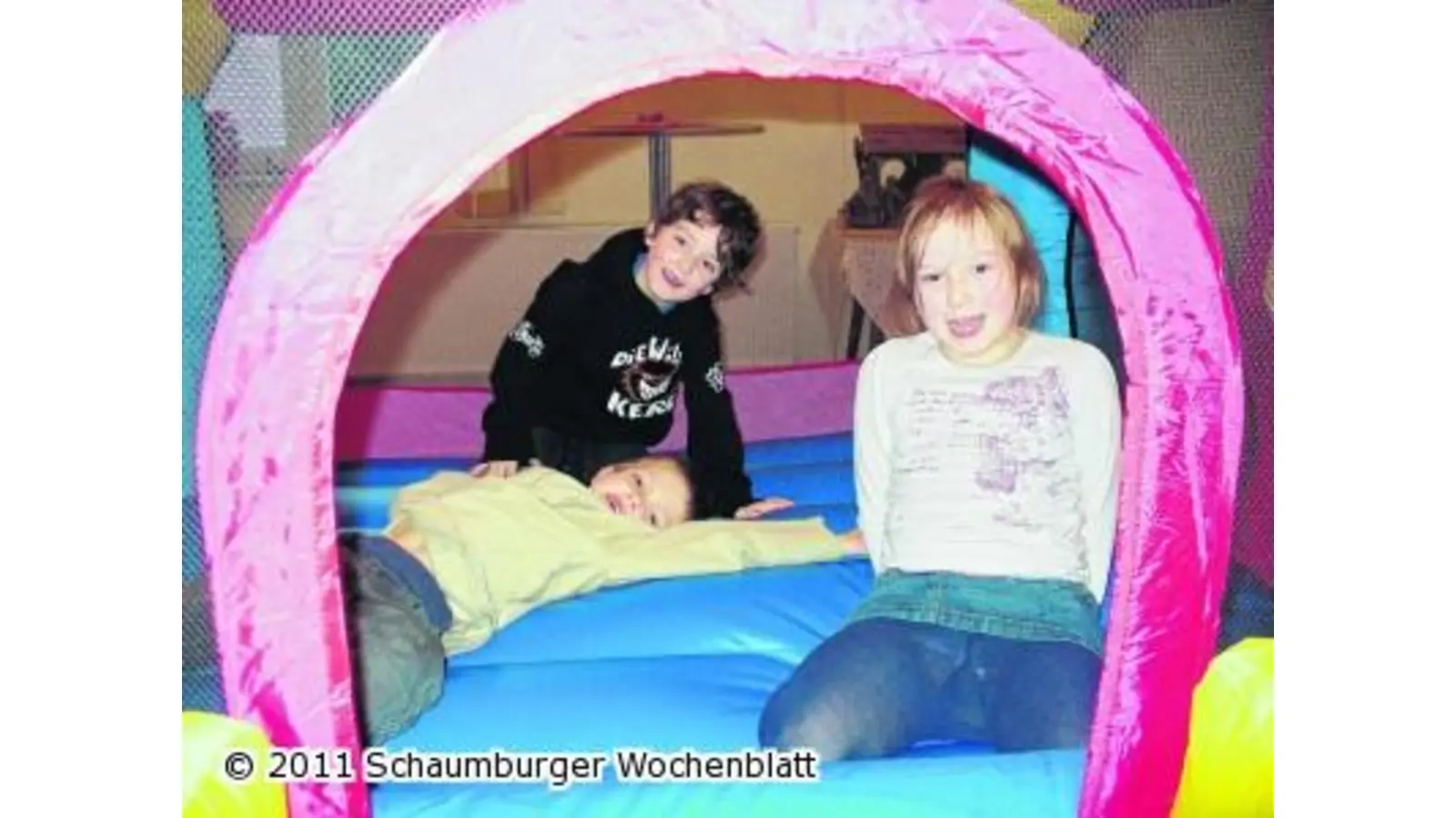 Gemeindezentrum wird zum Winterspielplatz (Foto: hb)