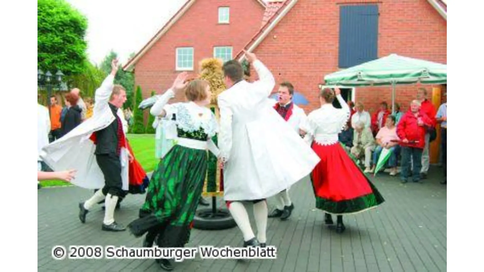 Festumzug mit 18 Erntewagen (Foto: red)
