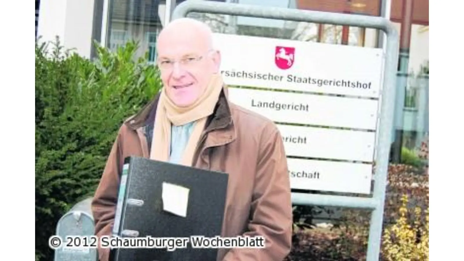 Bartling gibt Klageschrift am Staatsgerichtshof ab (Foto: red)