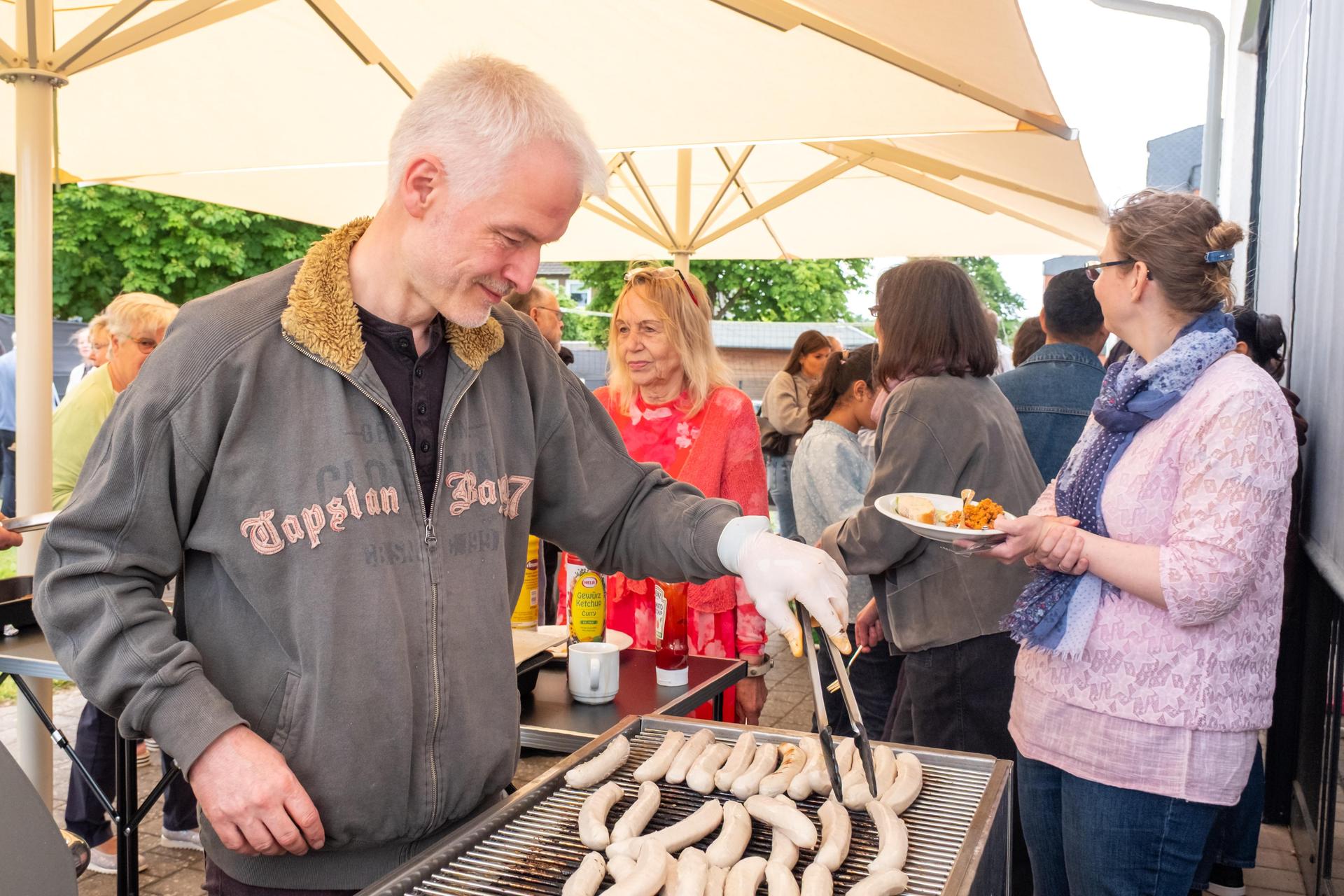Feierlichkeiten zu 50 Jahre Gemeinde St. Johannes: Gemeinsames Grillfest im Anschluss. (Foto: privat)