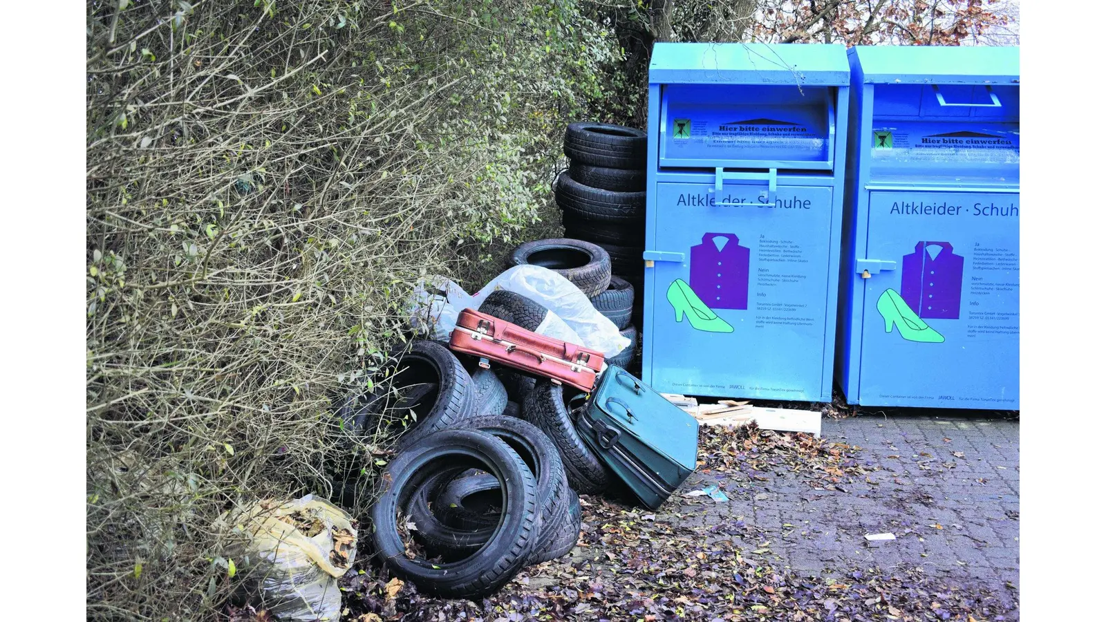 Illegale Reifenentsorgung (Foto: gr)