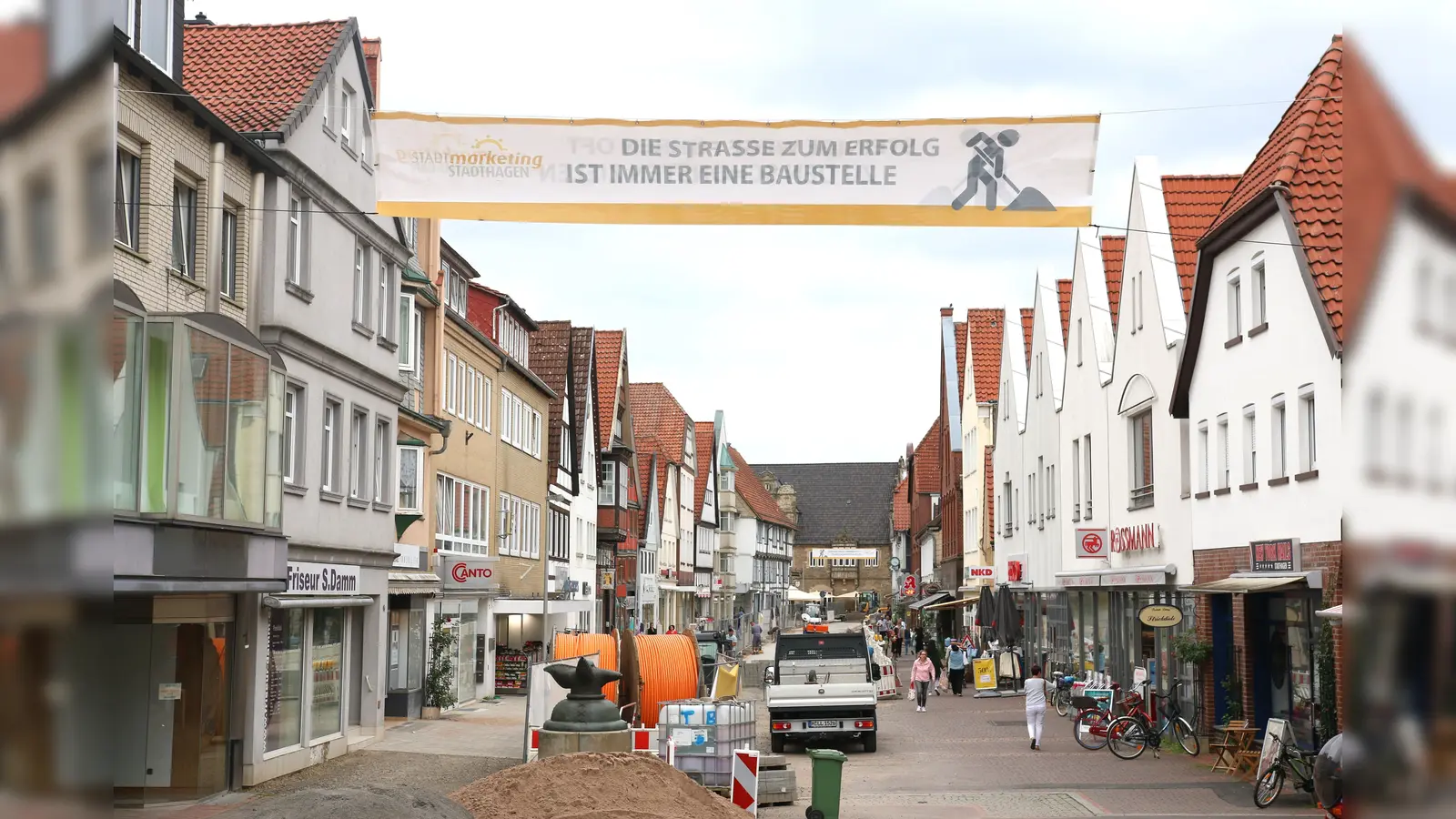 Die Interessengemeinschaft Obernstraße und der SMS wollen mit den Bannern positive Botschaften an Kunden und Anwohner senden.