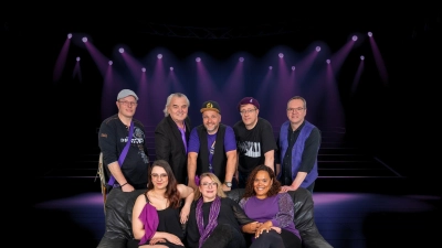 Shine laden zu einem Abend mit einer bunten Mischung aus Pop, Soul, Latin, Funk und Disco ein. (Foto: Band „SHINE“)