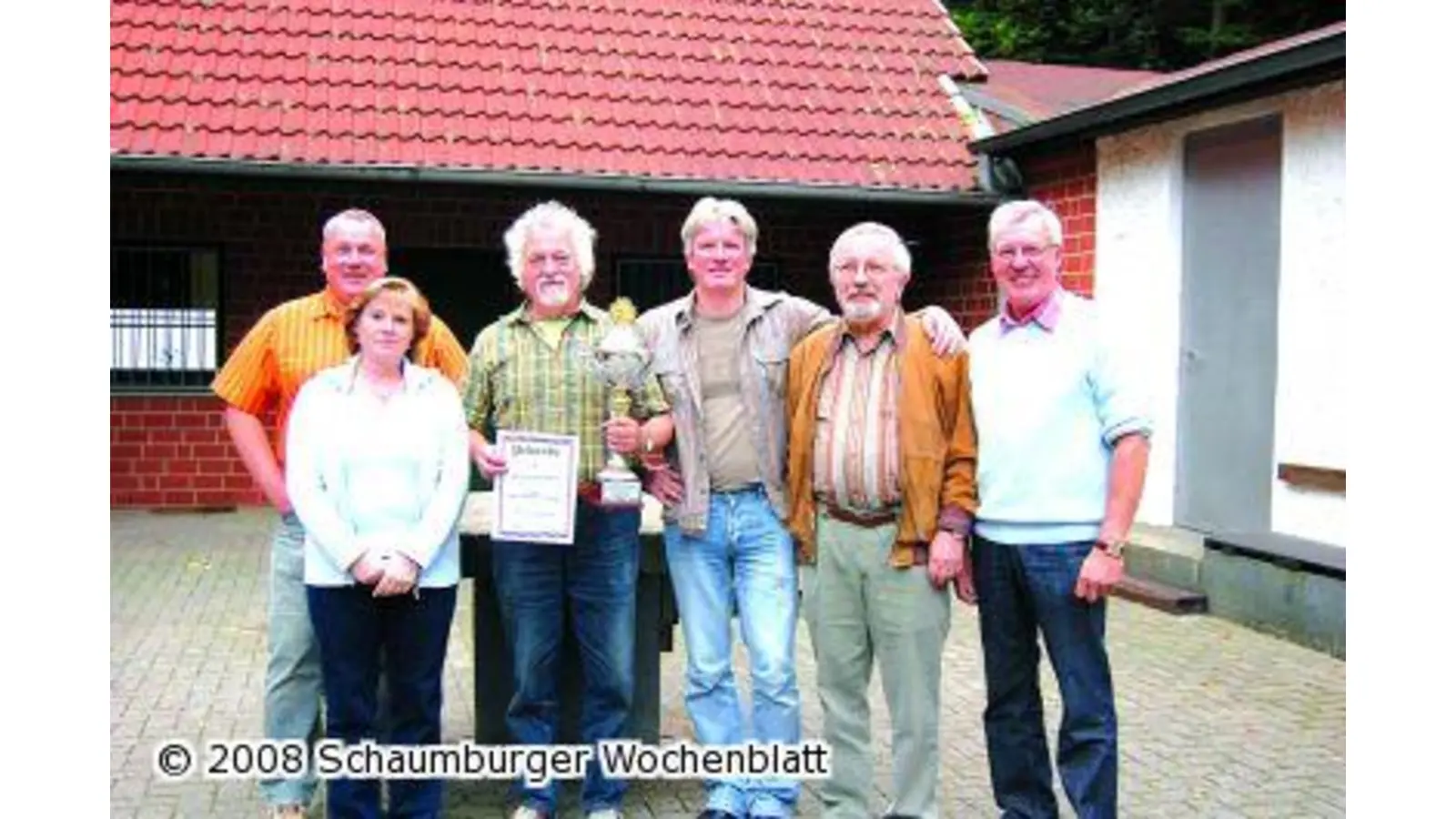 Jetenburger Rott gewinnt Pokal (Foto: red)