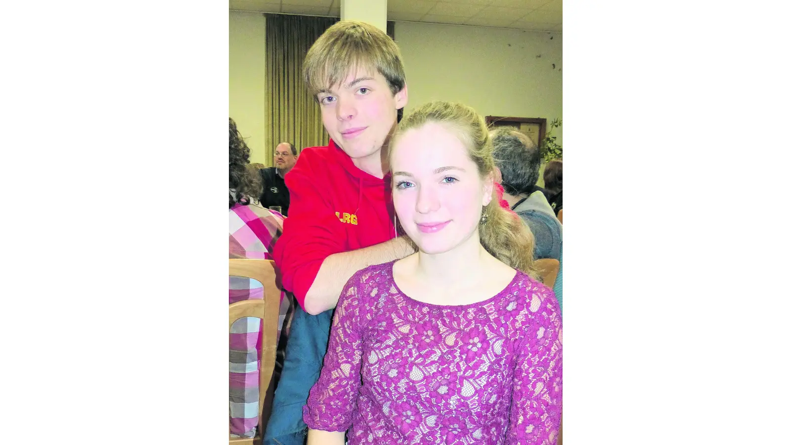 DLRG schwimmt auf großer Welle (Foto: al)