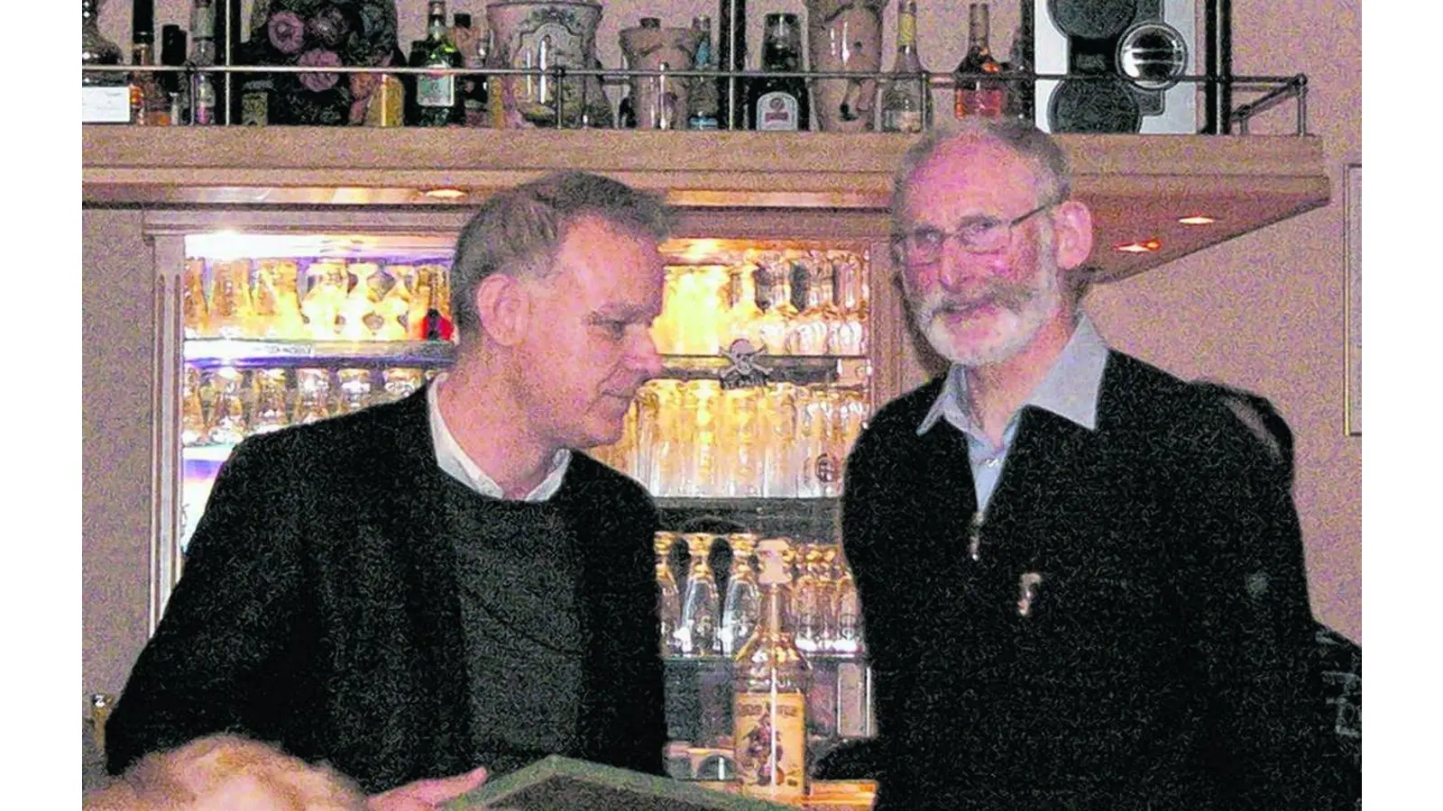 Karl-Heinz Scharf zum Ehrenmitglied des VfL ernannt (Foto: gr)