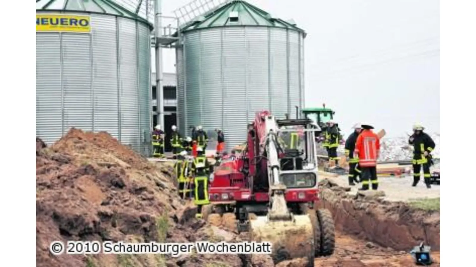 Retter kämpfen über Stunden (Foto: nb)
